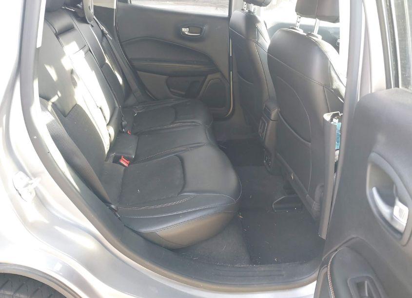 Photo 8 of 2018 Jeep Compass LATITUDE 4X4 (VIN 3C4NJDBB2JT221998)