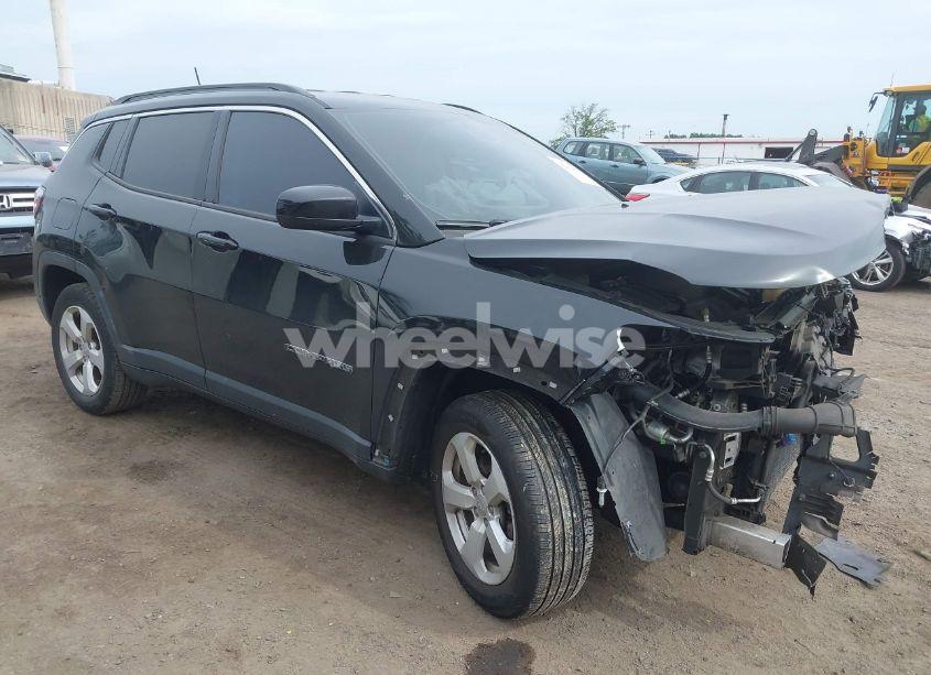 2018 Jeep Compass LATITUDE 4X4 (VIN 3C4NJDBB2JT246030) main photo