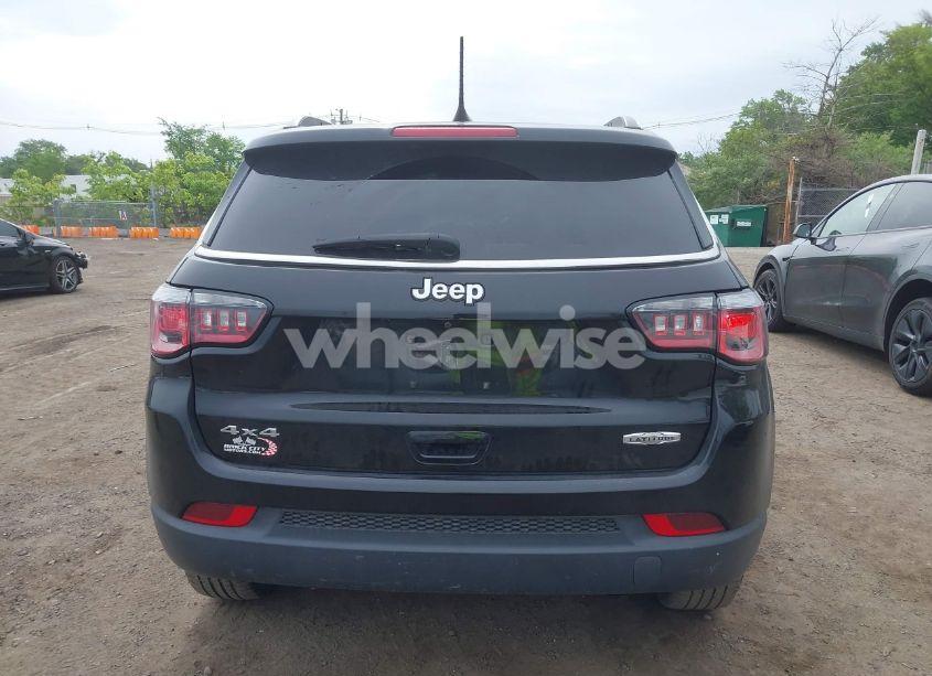 Photo 16 of 2018 Jeep Compass LATITUDE 4X4 (VIN 3C4NJDBB2JT246030)