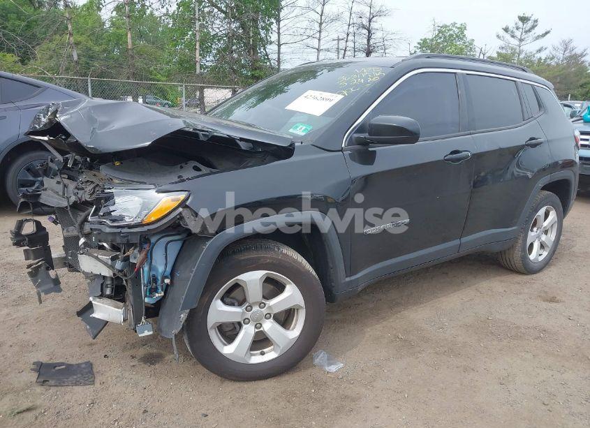 Photo 2 of 2018 Jeep Compass LATITUDE 4X4 (VIN 3C4NJDBB2JT246030)