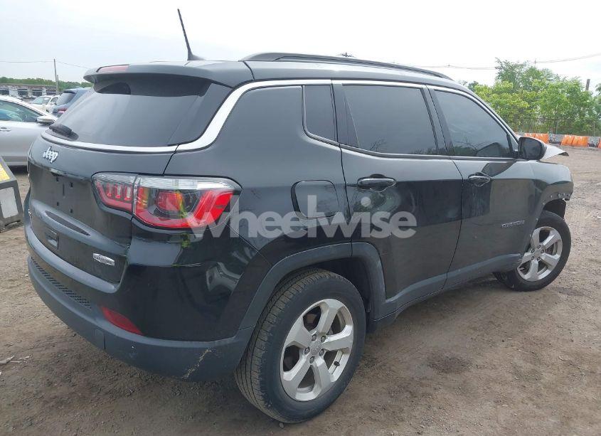 Photo 4 of 2018 Jeep Compass LATITUDE 4X4 (VIN 3C4NJDBB2JT246030)