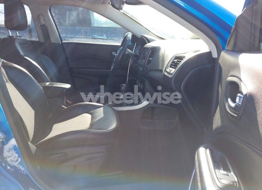 Photo 5 of 2018 Jeep Compass LATITUDE 4X4 (VIN 3C4NJDBB2JT270277)