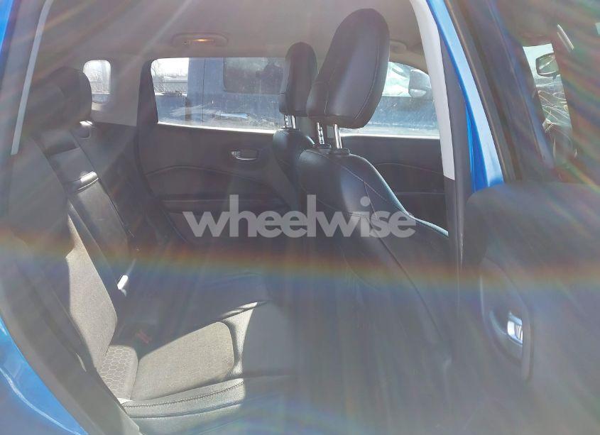 Photo 8 of 2018 Jeep Compass LATITUDE 4X4 (VIN 3C4NJDBB2JT270277)