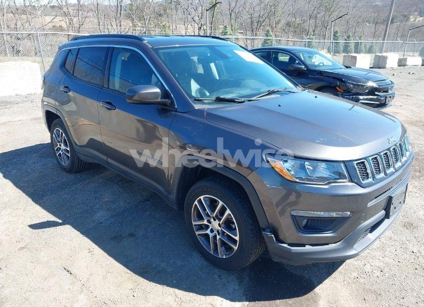 2018 Jeep Compass LATITUDE 4X4 (VIN 3C4NJDBB2JT284518) main photo