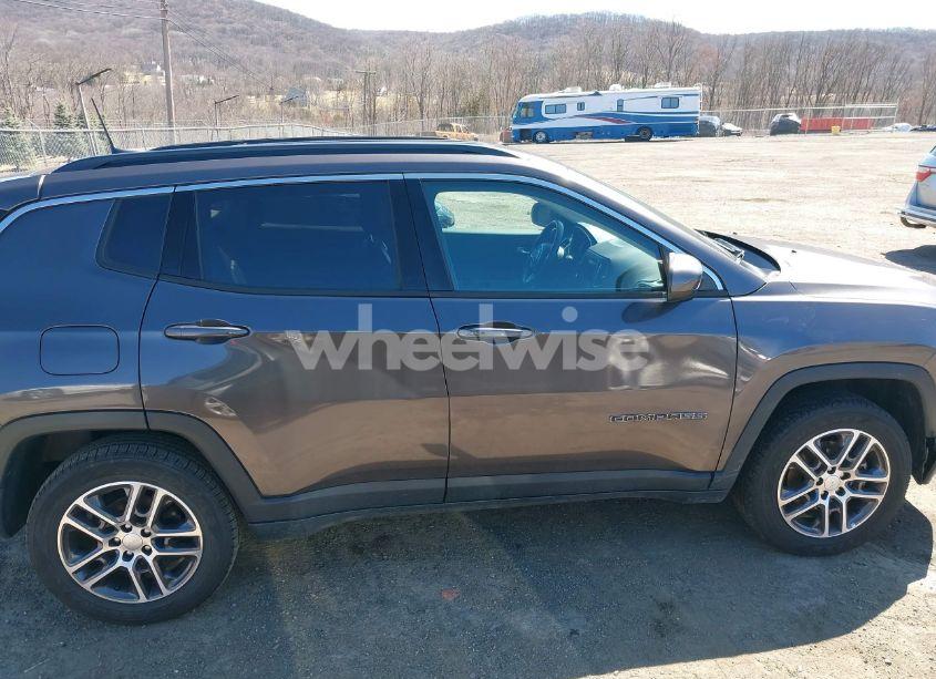 Photo 13 of 2018 Jeep Compass LATITUDE 4X4 (VIN 3C4NJDBB2JT284518)
