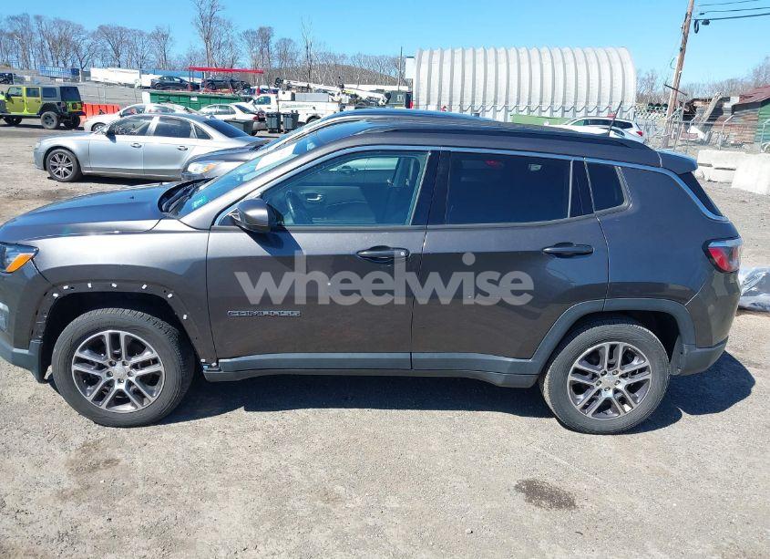 Photo 14 of 2018 Jeep Compass LATITUDE 4X4 (VIN 3C4NJDBB2JT284518)