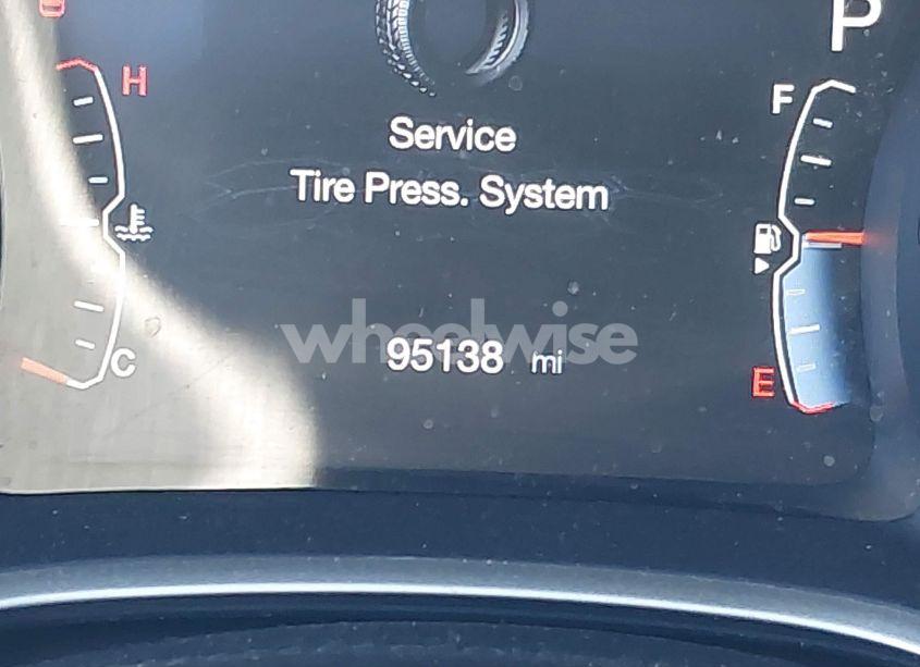 Photo 15 of 2018 Jeep Compass LATITUDE 4X4 (VIN 3C4NJDBB2JT284518)