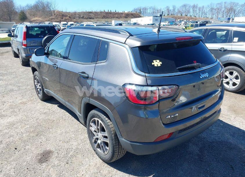 Photo 3 of 2018 Jeep Compass LATITUDE 4X4 (VIN 3C4NJDBB2JT284518)
