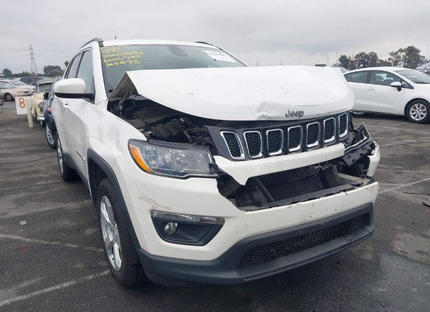 2018 Jeep Compass LATITUDE (VIN 3C4NJDBB2JT307182) main photo