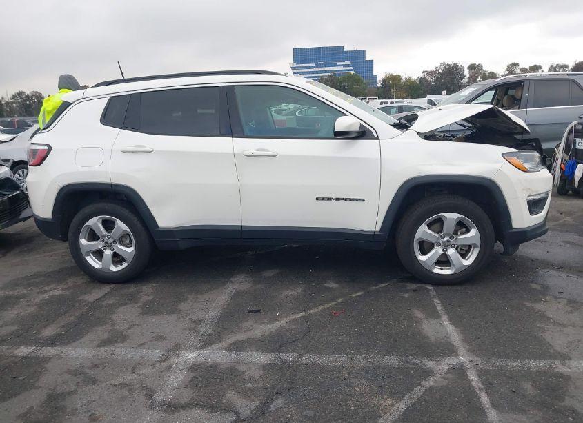Photo 13 of 2018 Jeep Compass LATITUDE (VIN 3C4NJDBB2JT307182)