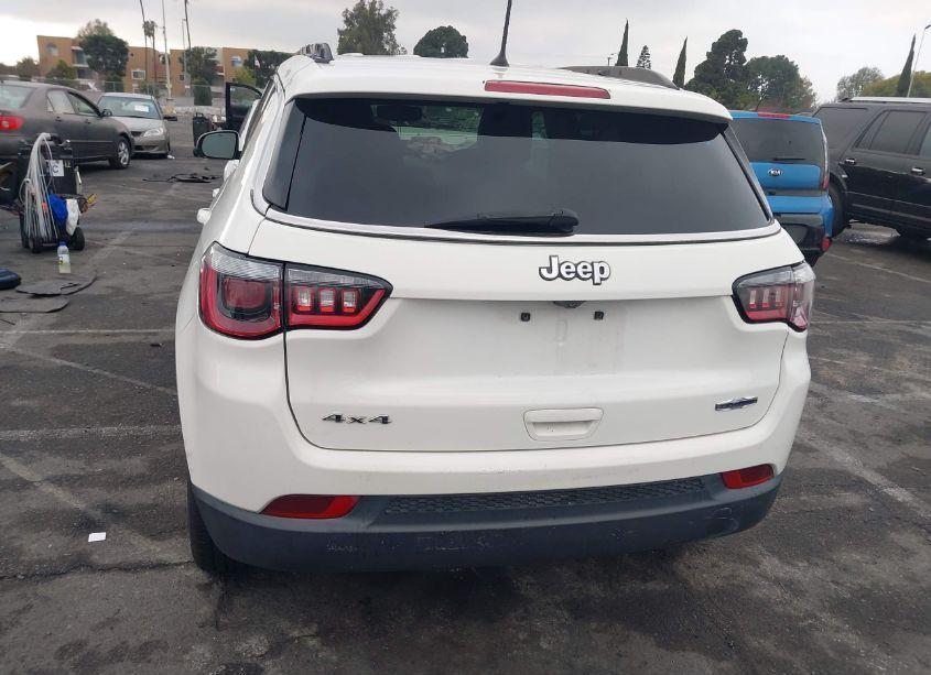 Photo 16 of 2018 Jeep Compass LATITUDE (VIN 3C4NJDBB2JT307182)