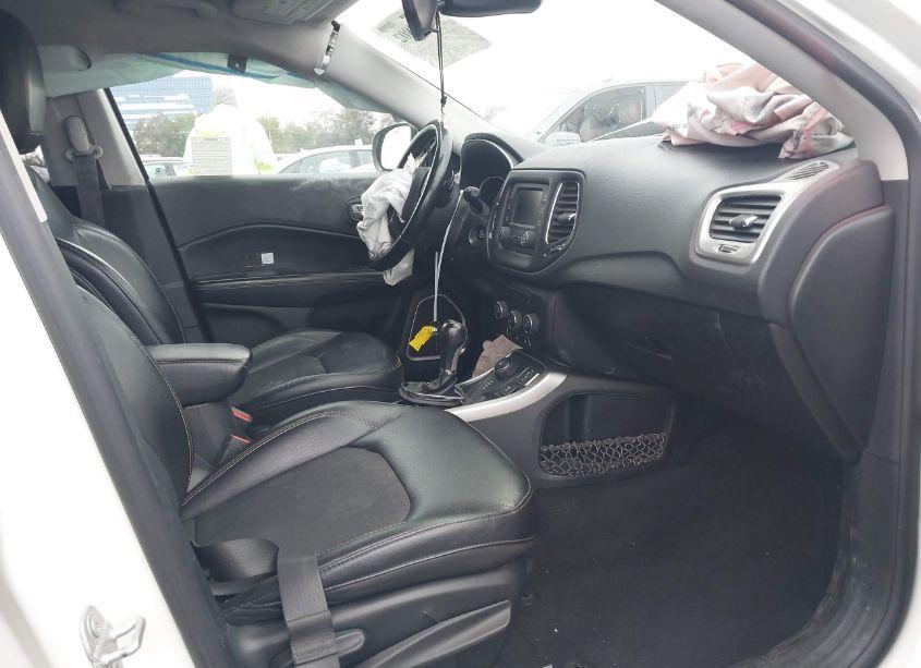 Photo 5 of 2018 Jeep Compass LATITUDE (VIN 3C4NJDBB2JT307182)