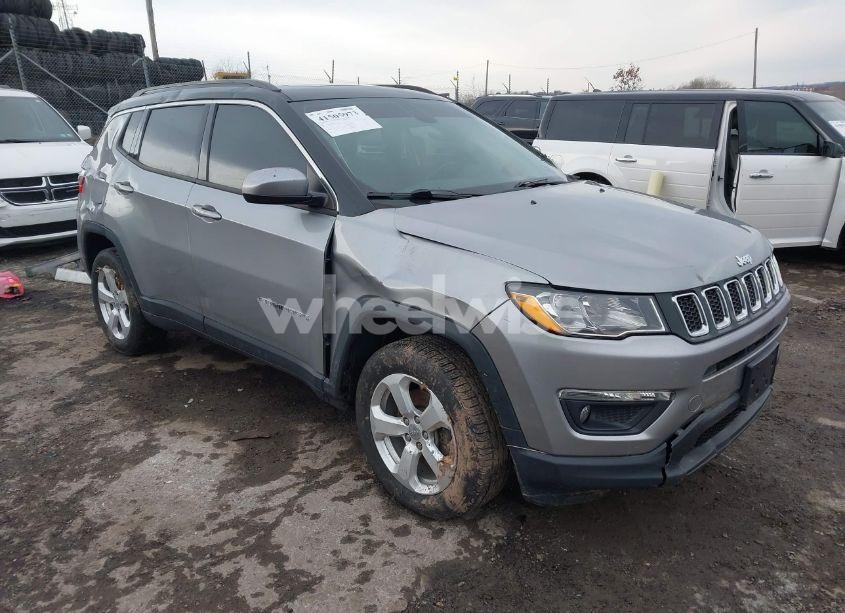 2018 Jeep Compass LATITUDE 4X4 (VIN 3C4NJDBB2JT314021) main photo