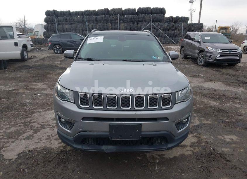 Photo 13 of 2018 Jeep Compass LATITUDE 4X4 (VIN 3C4NJDBB2JT314021)