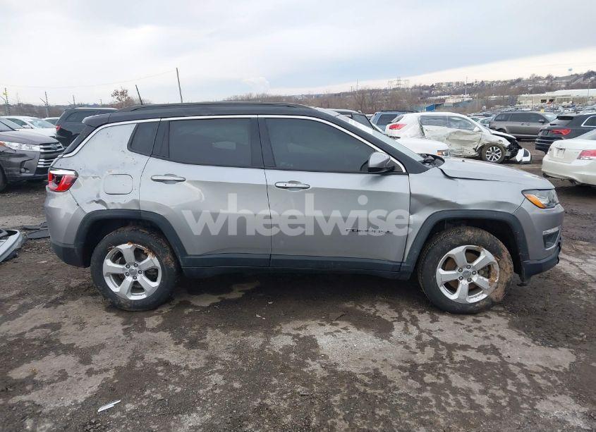 Photo 14 of 2018 Jeep Compass LATITUDE 4X4 (VIN 3C4NJDBB2JT314021)