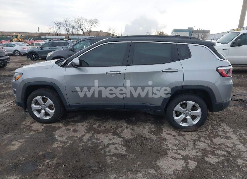 Photo 15 of 2018 Jeep Compass LATITUDE 4X4 (VIN 3C4NJDBB2JT314021)