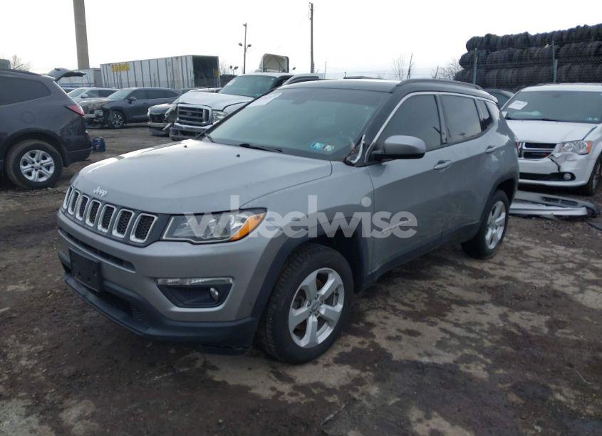Photo 2 of 2018 Jeep Compass LATITUDE 4X4 (VIN 3C4NJDBB2JT314021)