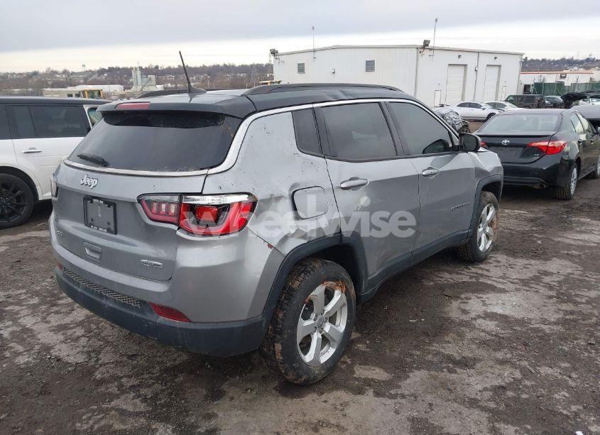 Photo 4 of 2018 Jeep Compass LATITUDE 4X4 (VIN 3C4NJDBB2JT314021)