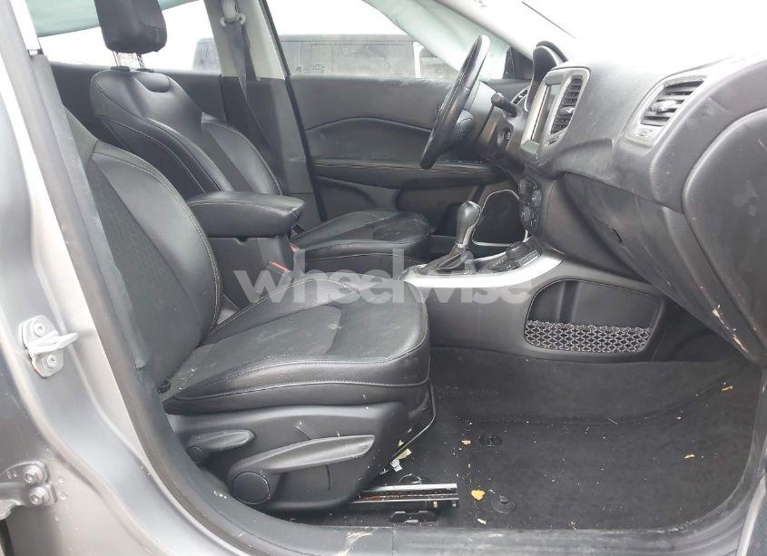 Photo 5 of 2018 Jeep Compass LATITUDE 4X4 (VIN 3C4NJDBB2JT314021)