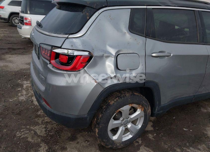 Photo 6 of 2018 Jeep Compass LATITUDE 4X4 (VIN 3C4NJDBB2JT314021)