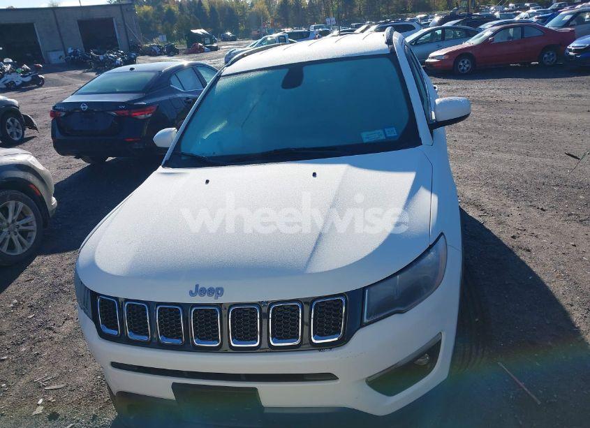 Photo 12 of 2018 Jeep Compass LATITUDE 4X4 (VIN 3C4NJDBB2JT336939)