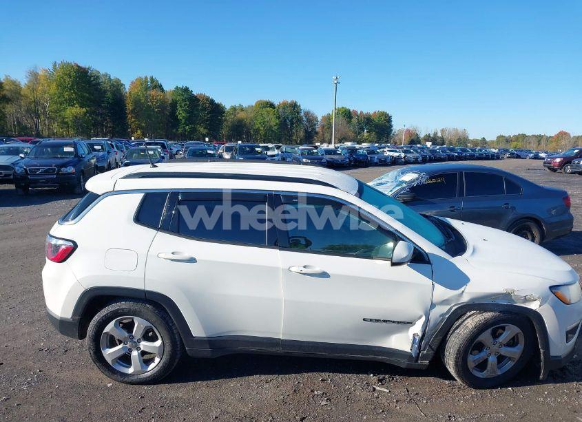 Photo 13 of 2018 Jeep Compass LATITUDE 4X4 (VIN 3C4NJDBB2JT336939)