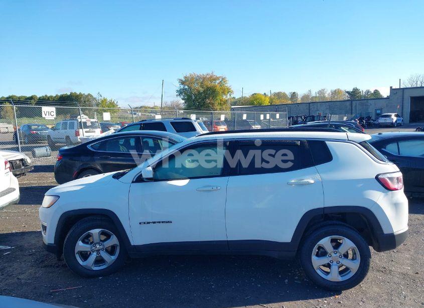 Photo 14 of 2018 Jeep Compass LATITUDE 4X4 (VIN 3C4NJDBB2JT336939)
