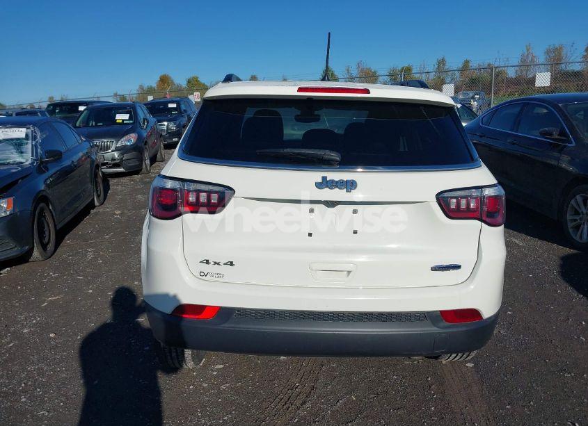 Photo 16 of 2018 Jeep Compass LATITUDE 4X4 (VIN 3C4NJDBB2JT336939)