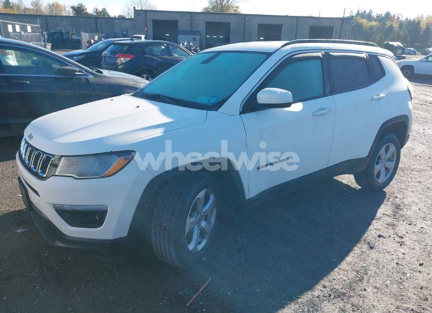 Photo 2 of 2018 Jeep Compass LATITUDE 4X4 (VIN 3C4NJDBB2JT336939)