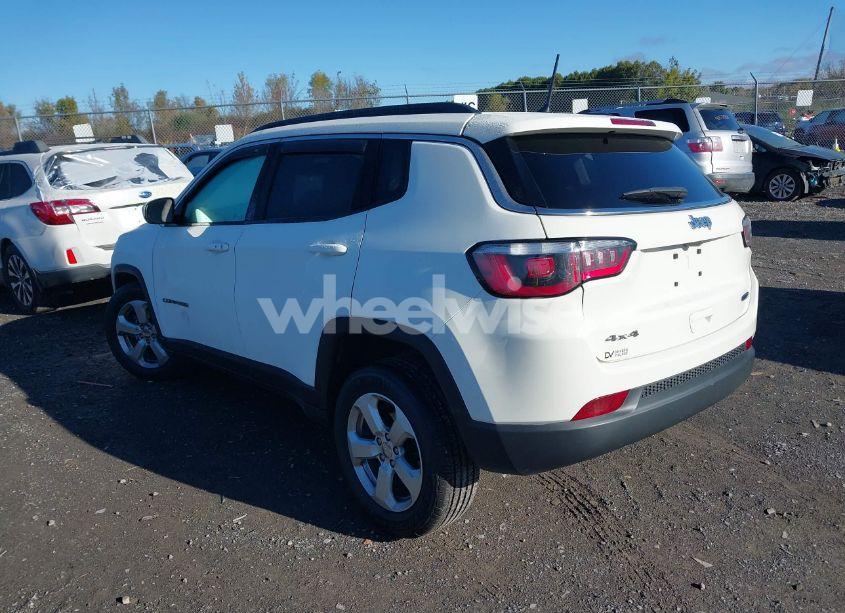 Photo 3 of 2018 Jeep Compass LATITUDE 4X4 (VIN 3C4NJDBB2JT336939)