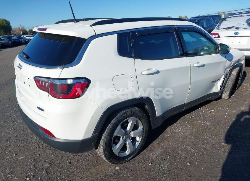 Photo 4 of 2018 Jeep Compass LATITUDE 4X4 (VIN 3C4NJDBB2JT336939)