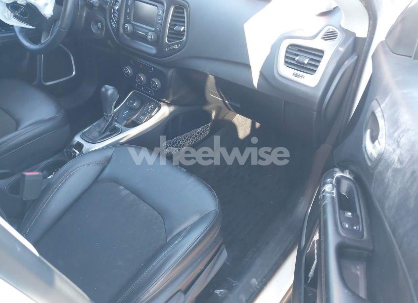 Photo 5 of 2018 Jeep Compass LATITUDE 4X4 (VIN 3C4NJDBB2JT336939)