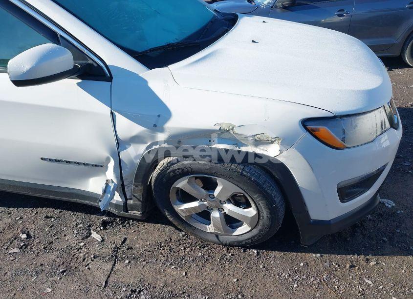 Photo 6 of 2018 Jeep Compass LATITUDE 4X4 (VIN 3C4NJDBB2JT336939)