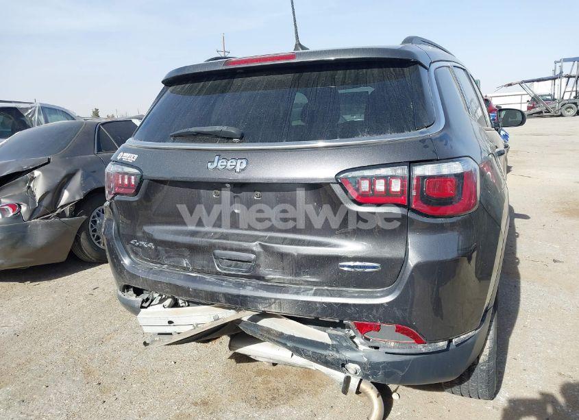 Photo 16 of 2018 Jeep Compass LATITUDE 4X4 (VIN 3C4NJDBB2JT361002)