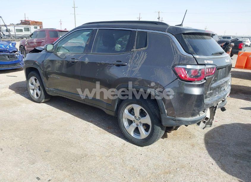 Photo 3 of 2018 Jeep Compass LATITUDE 4X4 (VIN 3C4NJDBB2JT361002)