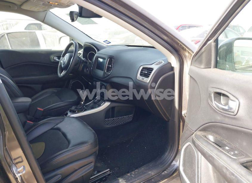 Photo 5 of 2018 Jeep Compass LATITUDE 4X4 (VIN 3C4NJDBB2JT361002)