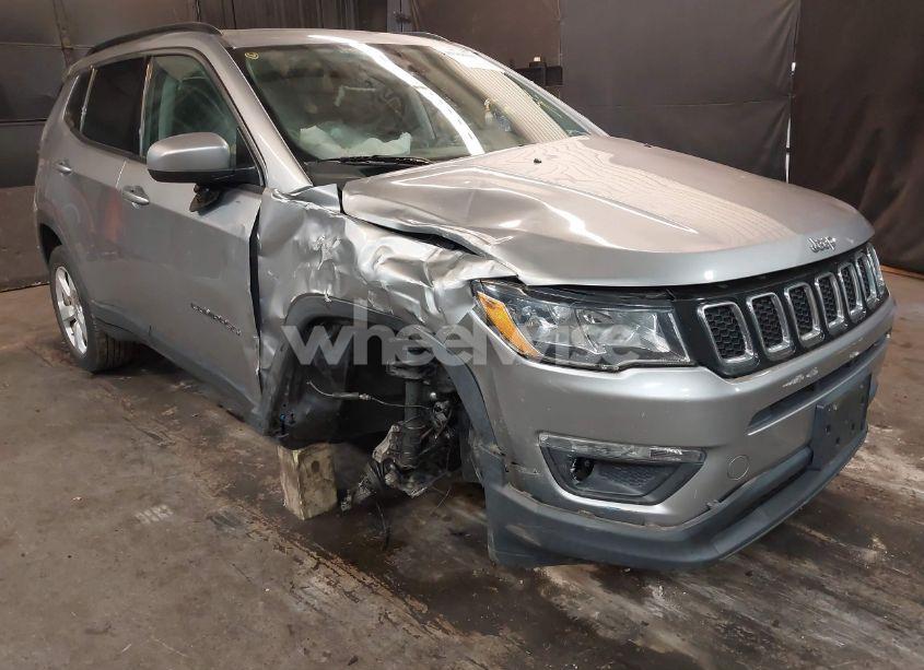 2018 Jeep Compass LATITUDE 4X4 (VIN 3C4NJDBB2JT423563) main photo