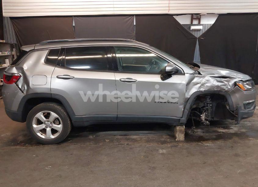 Photo 13 of 2018 Jeep Compass LATITUDE 4X4 (VIN 3C4NJDBB2JT423563)