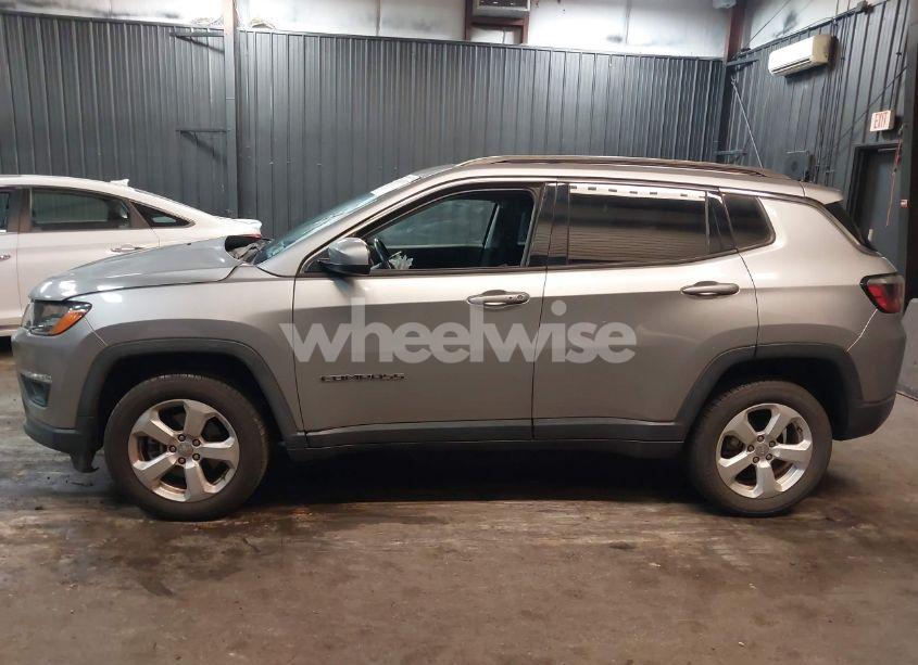 Photo 14 of 2018 Jeep Compass LATITUDE 4X4 (VIN 3C4NJDBB2JT423563)