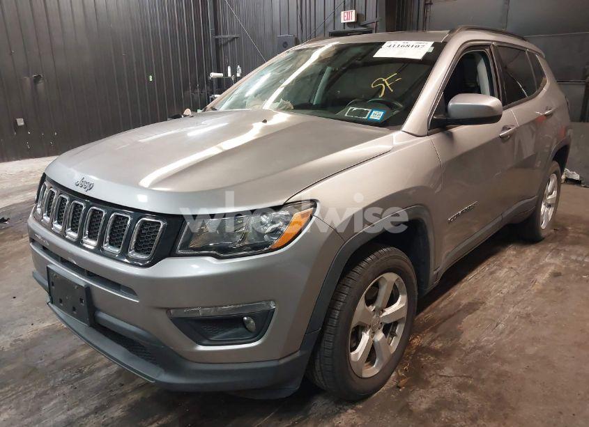 Photo 2 of 2018 Jeep Compass LATITUDE 4X4 (VIN 3C4NJDBB2JT423563)