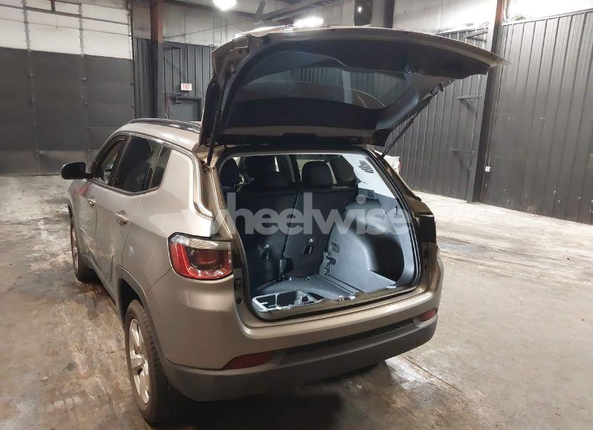 Photo 3 of 2018 Jeep Compass LATITUDE 4X4 (VIN 3C4NJDBB2JT423563)