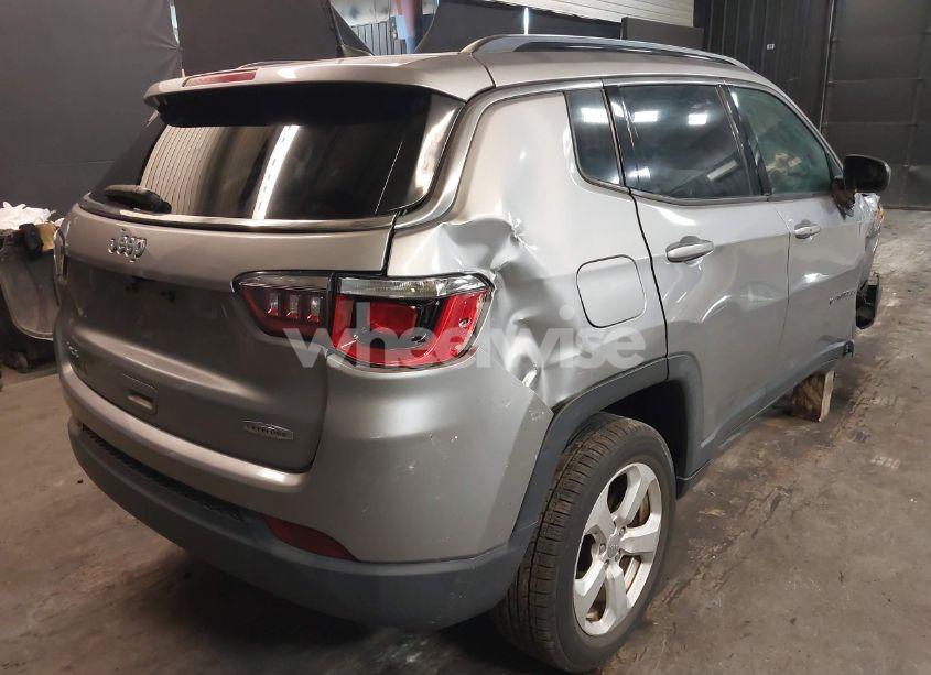 Photo 4 of 2018 Jeep Compass LATITUDE 4X4 (VIN 3C4NJDBB2JT423563)