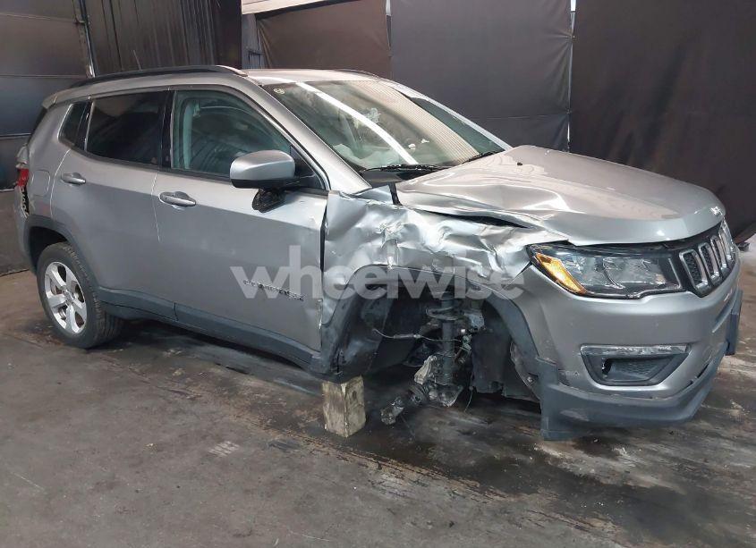 Photo 6 of 2018 Jeep Compass LATITUDE 4X4 (VIN 3C4NJDBB2JT423563)