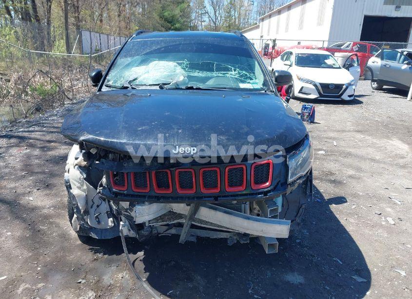 Photo 12 of 2019 Jeep Compass LATITUDE 4X4 (VIN 3C4NJDBB2KT593620)