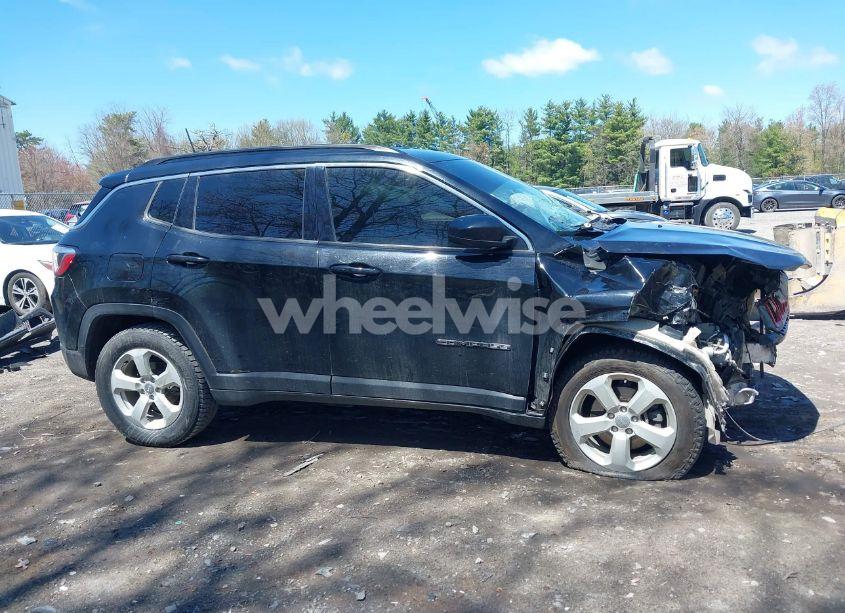 Photo 13 of 2019 Jeep Compass LATITUDE 4X4 (VIN 3C4NJDBB2KT593620)