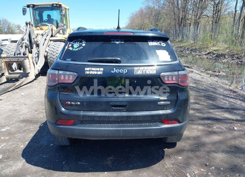 Photo 16 of 2019 Jeep Compass LATITUDE 4X4 (VIN 3C4NJDBB2KT593620)