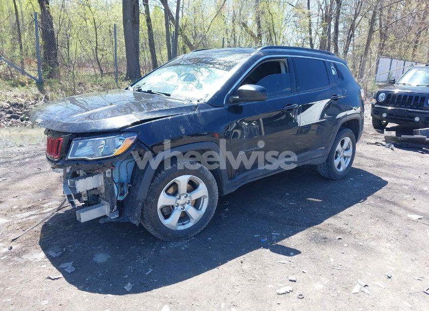 Photo 2 of 2019 Jeep Compass LATITUDE 4X4 (VIN 3C4NJDBB2KT593620)