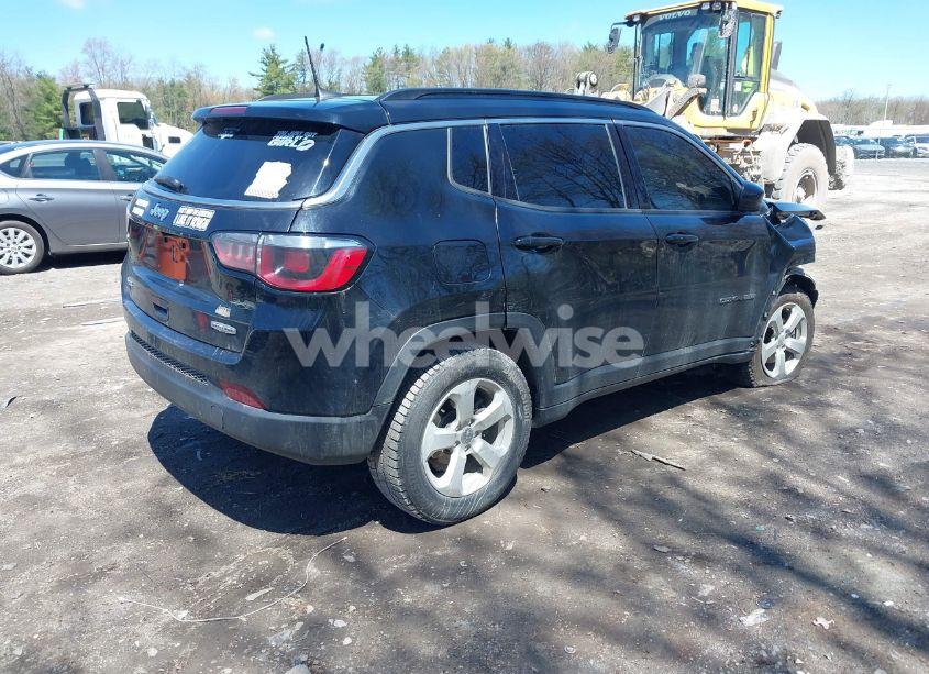 Photo 4 of 2019 Jeep Compass LATITUDE 4X4 (VIN 3C4NJDBB2KT593620)
