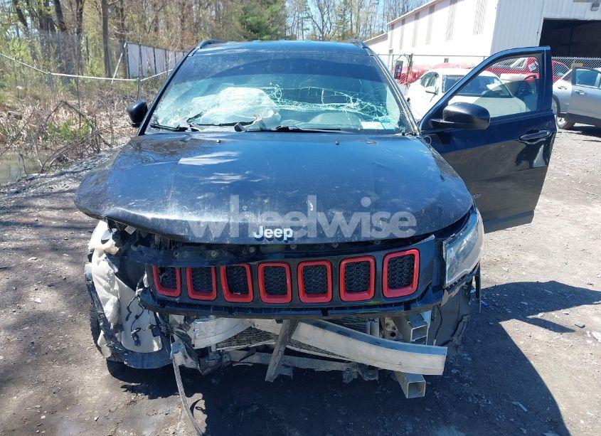 Photo 6 of 2019 Jeep Compass LATITUDE 4X4 (VIN 3C4NJDBB2KT593620)