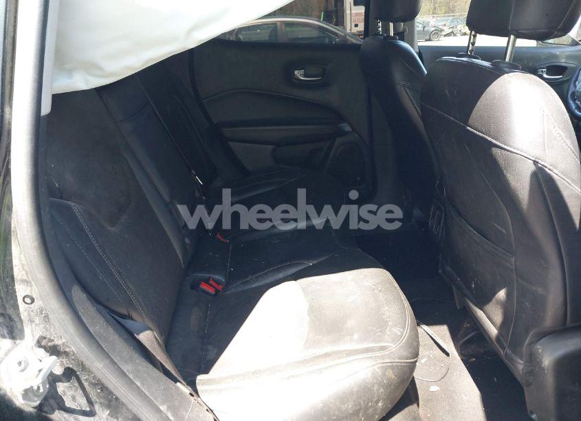 Photo 8 of 2019 Jeep Compass LATITUDE 4X4 (VIN 3C4NJDBB2KT593620)